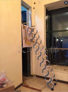 侧装钛镁合金伸缩楼梯