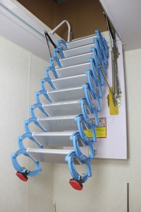 手动钛镁合金伸缩楼梯